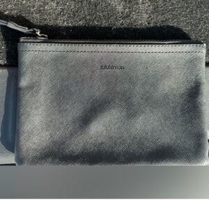BLACK LULULEMON WRISTLET